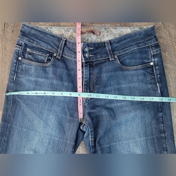 PAIGE Hidden Hills Low Rise Flare Leg Jeans Womens 30 Med-Dark Wash Light Distre - Picture 10 of 14